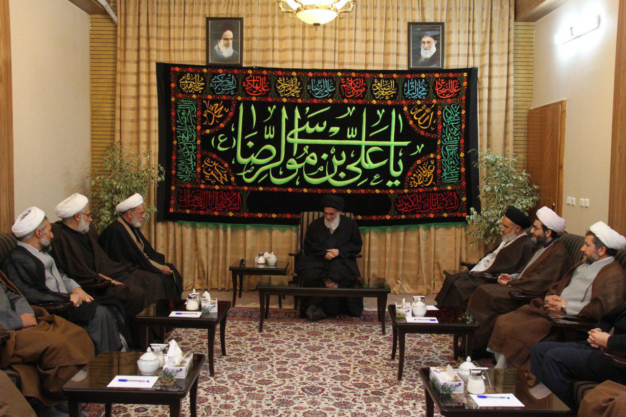 لقاء مجموعة من اساتذة جامعة العلوم الاسلامية الرضوية بسماحة آية الله العظمى السيد محمود الهاشمي(مدظله)